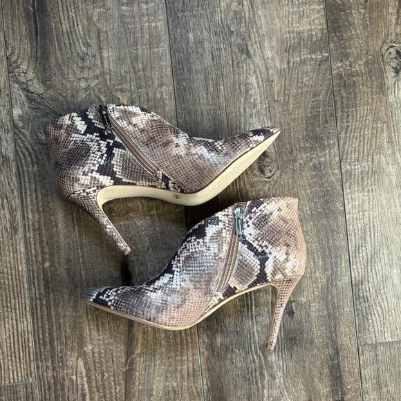 NEW Jessica Simpson Layra Snakeskin Ankle Boot Pointed Toe Women's Size 8 - Picture 10 of 16